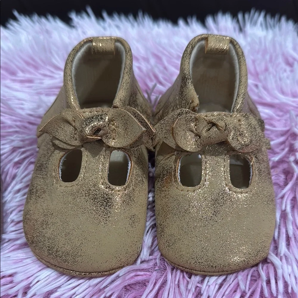 🚨2/$10🚨Gold and Pink Kids Moccasins